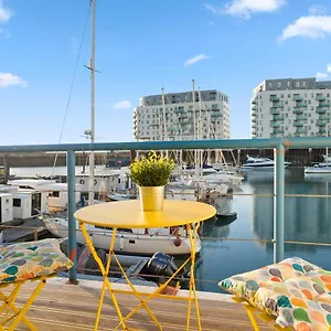 Apartment On The Water 4 With Free Parking By My Getaways, Brighton