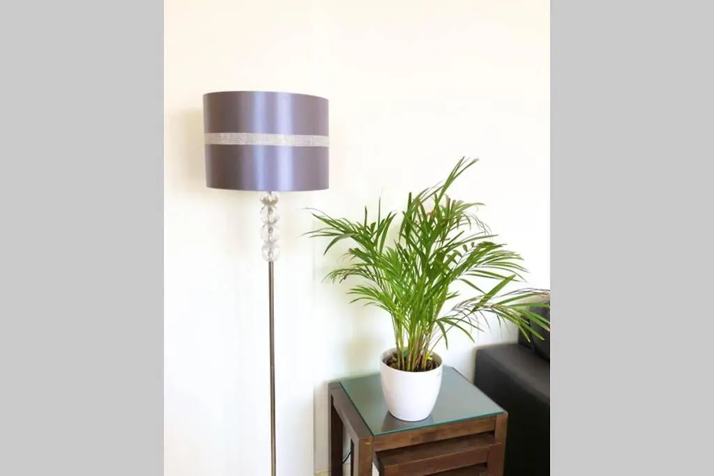 Luxury 2-Bed Apartment In Central ברייטון