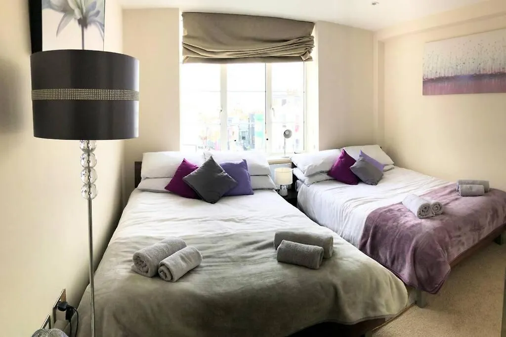 Luxury 2-Bed Apartment In Central ברייטון