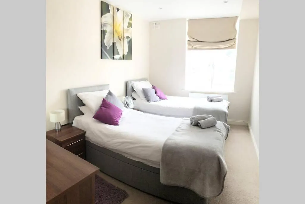 Luxury 2-Bed Apartment In Central ברייטון